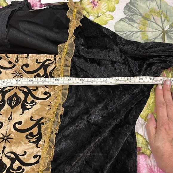 Gorgeous Plus Sized Masquerade Queen Halloween Costume with Mask - Picture 6 of 11